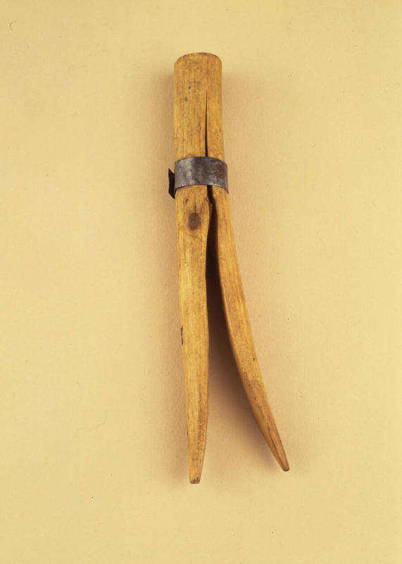 Artist unidentified, “Clothespin,” Pleasant Hill, Kentucky, c. 1900 Wood with metal band, 5 1/8…
