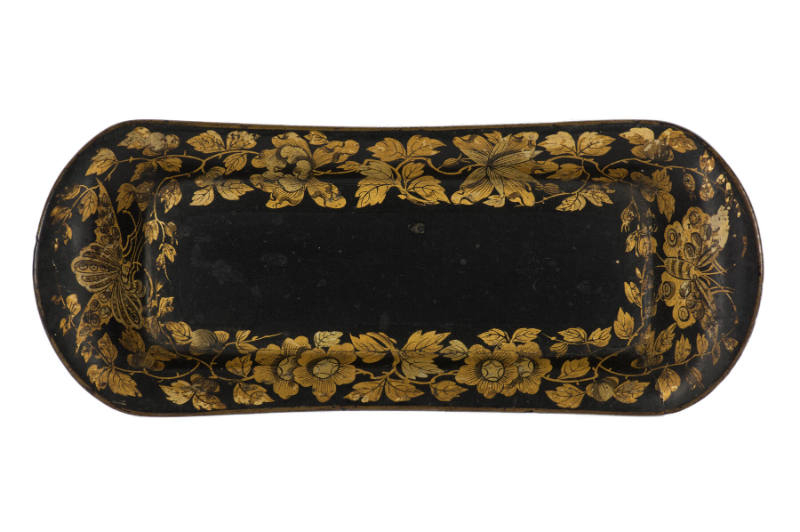 Artist unidentified, “Snuffer Tray,” England, c. 1830, Gold leaf on lacquer over papier-mache, …