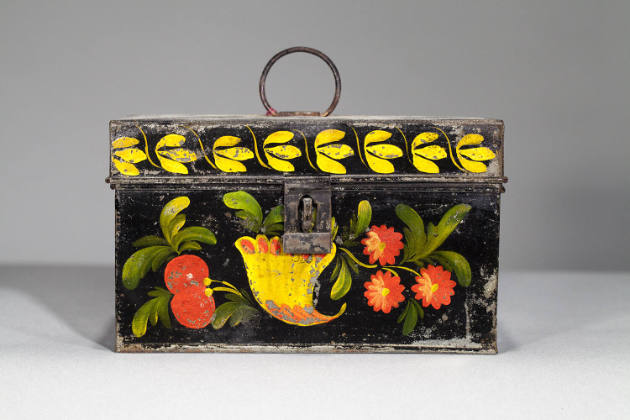 Possibly Zachariah Stevens, “Box,” United States, Early 1800s, Paint on tin, 3 3/4 x 6 1/4 x 3 …