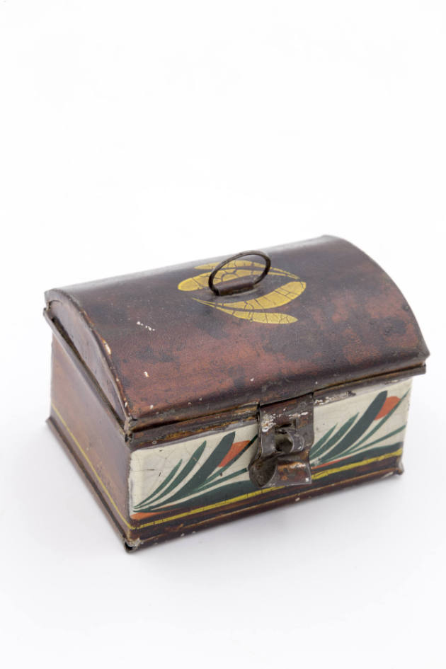 Artist unidentified, (1805-1900), “Dome-top Box,” United States, early 1800s, Paint on tin, 1 3…