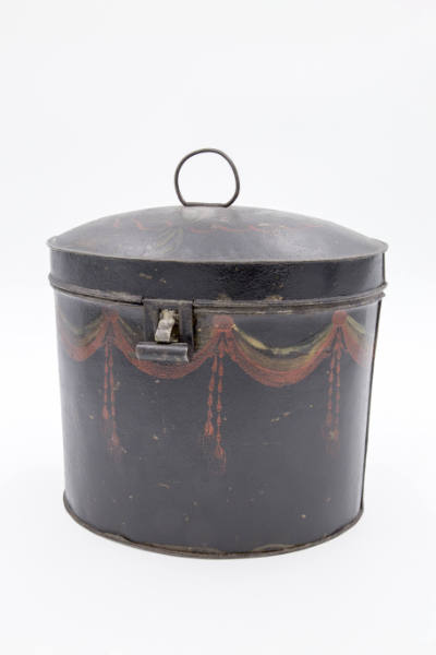Artist unidentified, (1805-1900), “Canister,” United States, 1800–1825, Paint on tin, 8 1/2 x 9…