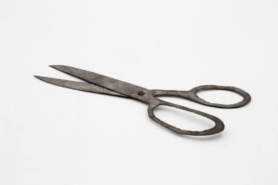 Artist unidentified, “Scissors,” Gobles, Michigan, 1880–1900, Tin, 7 5/8 × 25 1/8 in., Collecti…