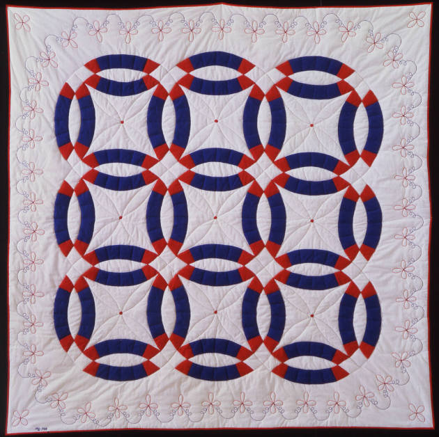 Mary Borkowski, (1916–2008), “Double Wedding Ring Quilt”, Dayton, Ohio, 1988, Cotton, muslin, a…