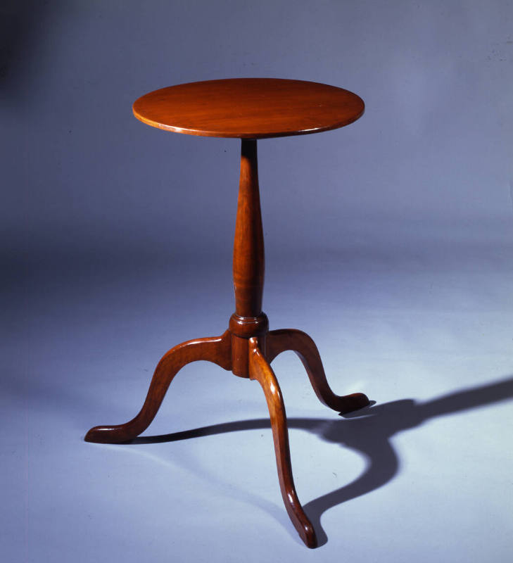 Tripod Base Round Stand
Unidentified Shaker Maker
Photographed by Helga Photo Studio