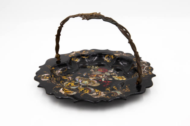 Artist unidentified, “Card Tray”, Probably England, c. 1850, Paint on papier-mâché, diameter: 9…