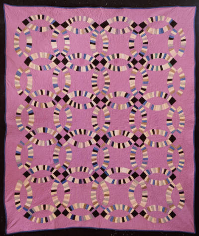 Artist unidentified, “Double Wedding Ring Quilt,” Ohio or Indiana, 1935–1945, Cotton, sateen, F…