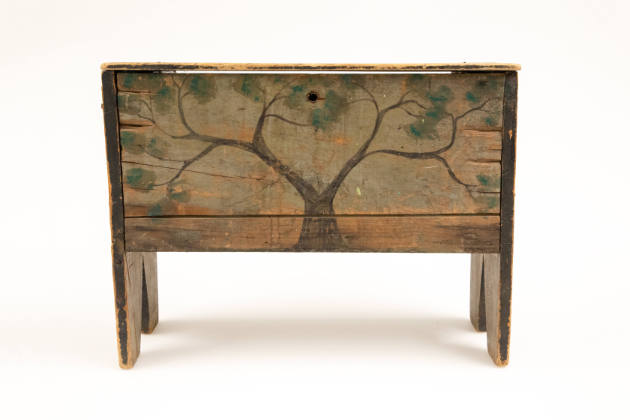 Artist unidentified, Blanket Chest, Probably New England, 1800–1825, Paint on pine, 15 x 19 x 8…