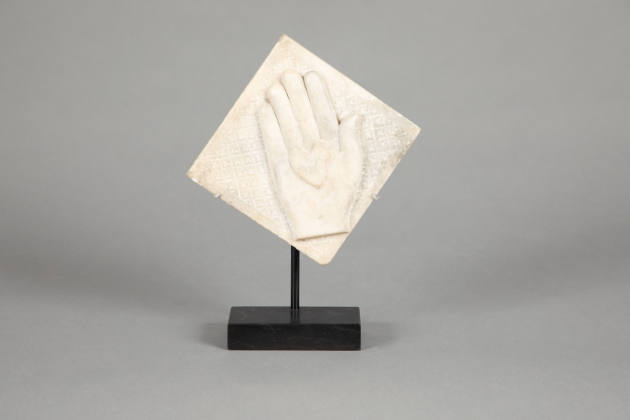 Artist unidentified, “Heart in Hand”, United States, July 6, 1915, Marble, chalk, 5 3/4 × 6 × 1…