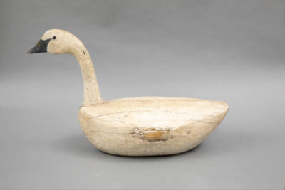 Artist unidentified, “Swan”, Maryland, 20th century, Paint on wood, glass eyes, 17 × 11 1/4 × 5…