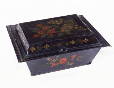 Artist unidentified, “Box”, Stevens Shop, Maine, 1815, Paint on tinplate, 3 1/4 × 10 × 7 1/2 in…