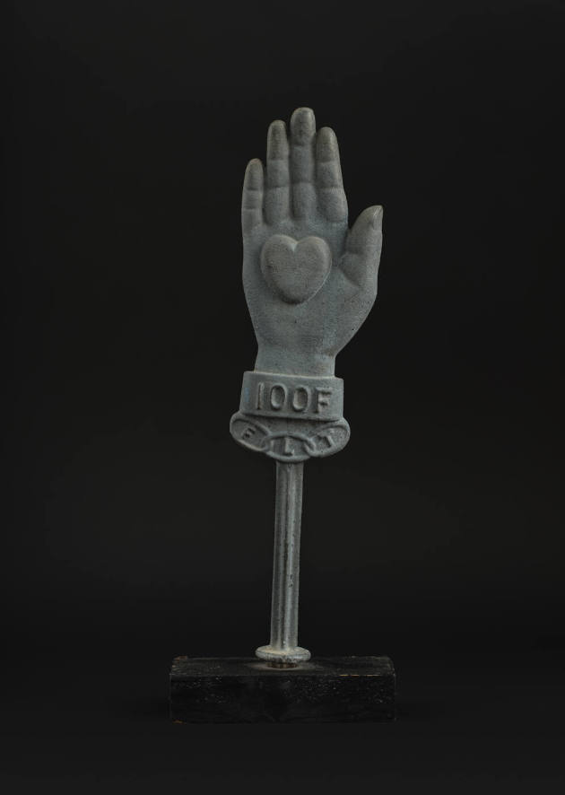 Independent Order of Odd Fellows Grave Marker
Artist unidentified
Photo by José Andrés Ramíre…