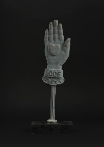 Independent Order of Odd Fellows Grave Marker
Artist unidentified
Photo by José Andrés Ramíre…