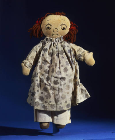 Rag Doll
Artsit Unidentified
Photographed by Helga Photo Studio