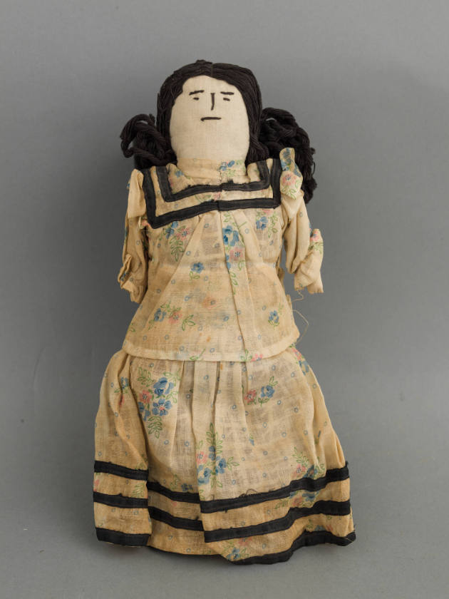 Artist unidentified, “Doll, Mescalero Apache girl”, United States, n.d., Deerskin, muslin, cott…