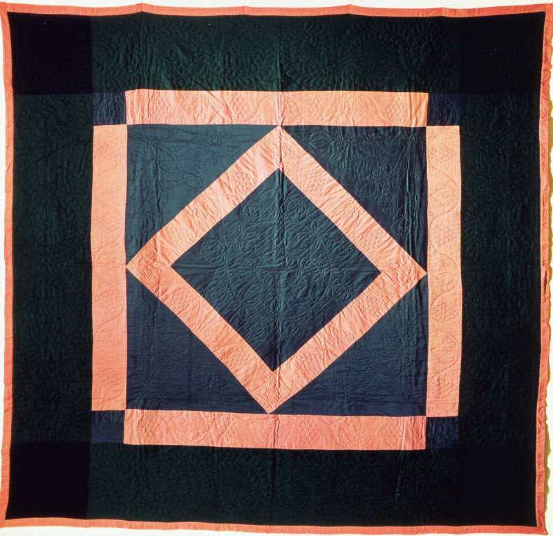 Diamond in the Square Quilt
Quiltmaker Unidentified
Photographer unidentified