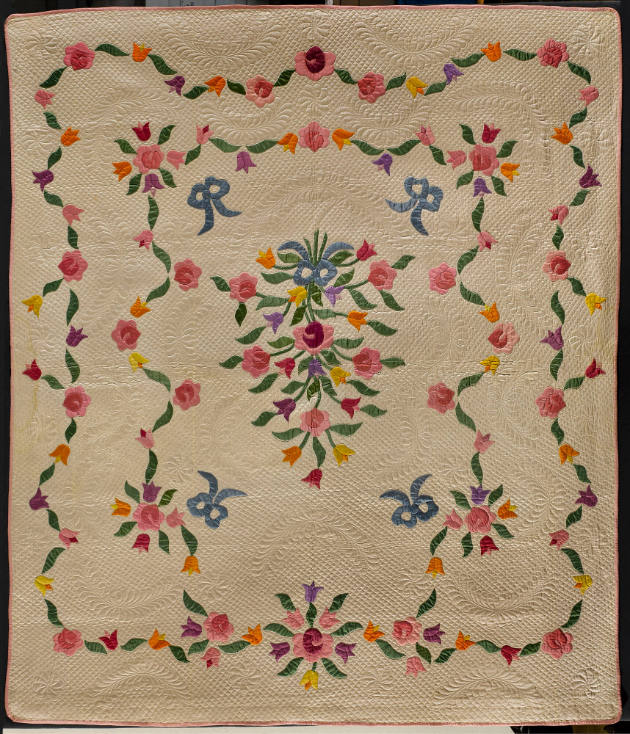 Tulip and Rose Bouquet Quilt
Elizabeth Schumacher Leece
Photo by Gavin Ashworth