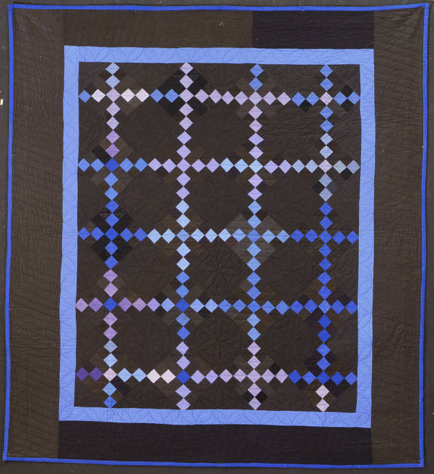 Single Irish Chain Quilt
Unidentified Swartzentruber Amish Quiltmaker
Photographed by Schecte…