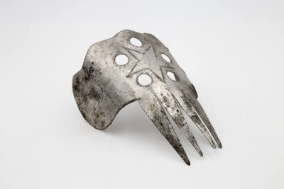 Artist unidentified, “Lady's Comb,” Gobles, Michigan, 1880–1900, Tin, 6 1/4 × 7 3/8 in., Collec…