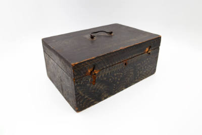 Artist unidentified, “Box”, Eastern United States, c. 1850, Paint on wood, 6 x 13 3/4 x 9 1/8 i…