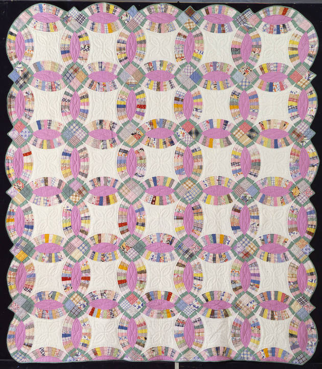 Double Wedding Ring Quilt
Quiltmaker Unidentified
Photographed by Schecter Lee