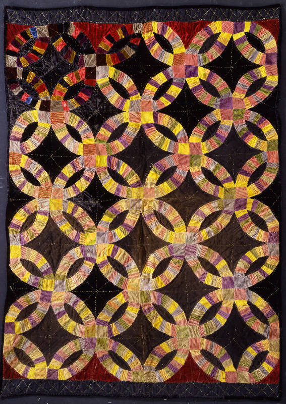 Double Wedding Ring Quilt
Quiltmaker Unidentified
Photographed by Schecter Lee