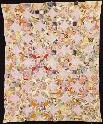 Artist unidentified, “Double Wedding Ring Quilt,” Michigan, 1945–1955, Cotton, including blends…