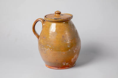 Artist unidentified, “Stewpot with lid”, Maine, United States, 1830–1850, Glaze on clay, 8 x 4 …