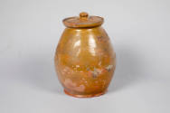 Artist unidentified, “Stewpot with lid”, Maine, United States, 1830–1850, Glaze on clay, 8 x 4 …