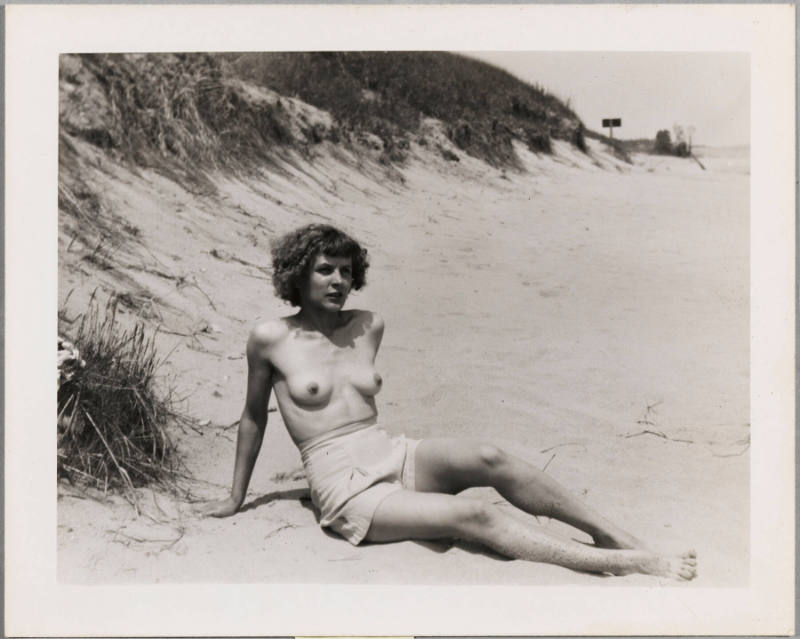 Untitled (Marie outdoors)
Eugene Von Bruenchenhein
Milwaukee
c. 1940s–mid-1950s
Gelatin sil…