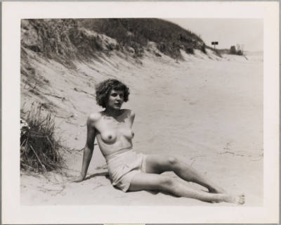 Untitled (Marie outdoors)
Eugene Von Bruenchenhein
Milwaukee
c. 1940s–mid-1950s
Gelatin sil…