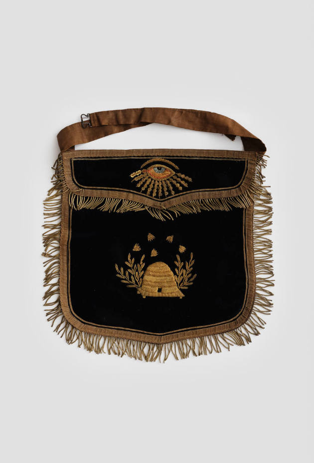 Independent Order of Odd Fellows Apron
Artist unidentified
Photo by José Andrés Ramírez