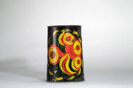 Artist unidentified, “Mug,” Eastern United States, c. 1815—1835, Paint on asphaltum over tinpla…