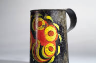 Artist unidentified, “Mug,” Eastern United States, c. 1815—1835, Paint on asphaltum over tinpla…